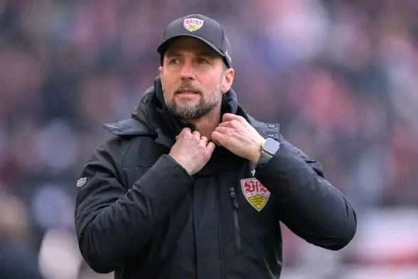 VfB Stuttgart hat im deutschen Fußball für eine überraschende Meldung gesorgt. Der Verein hat den Vertrag Dermit einem seiner wichtigsten Spieler mit sofortiger Wirkung beendet, nachdem es zu einem ernsten Streit mit Cheftrainer Sebastian Hoeneß gekommen war. Die Nachricht schockiert Fans und die Fußballwelt gleichermaßen.