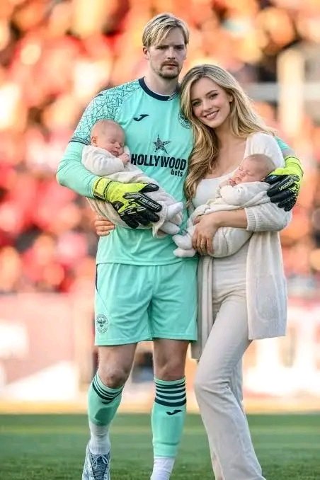Brentford Goalkeeper Caoimhín Kelleher and Partner Share Personal News, Ask for Privacy