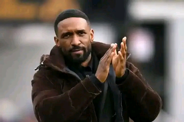 🚨 BREAKING: Woking have parted ways with Jermain Defoe after fewer than four months in charge. 🔴⚪