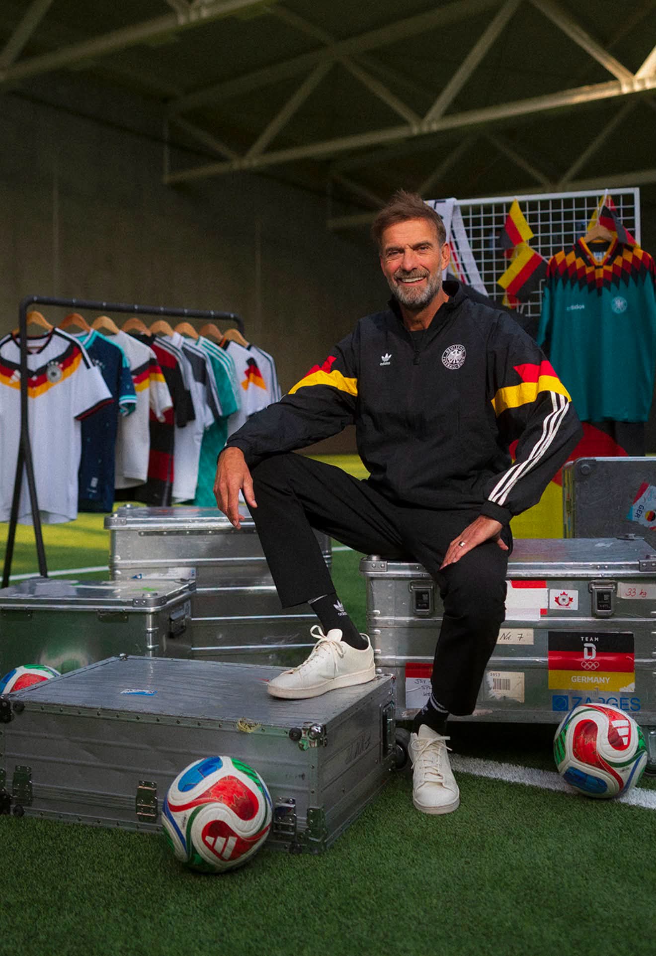 EILMELDUNG: Fans diskutieren über Jürgen Klopps ersten Auftritt als Bundestrainer