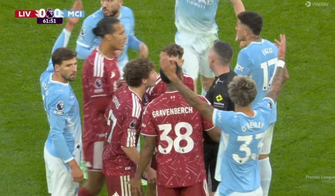 🚨 ASTON VILLA FANS REACT AS ANFIELD ERUPTS OVER GRAVENBERCH’S RED CARD! LIVERPOOL SUPPORTERS CHANT “CHEATS” IN FIERY PREMIER LEAGUE CONTROVERSY! 🟣🔵  A heated refereeing controversy has erupted at Anfield after Ryan Gravenberch was shown a red card, prompting furious reactions from…